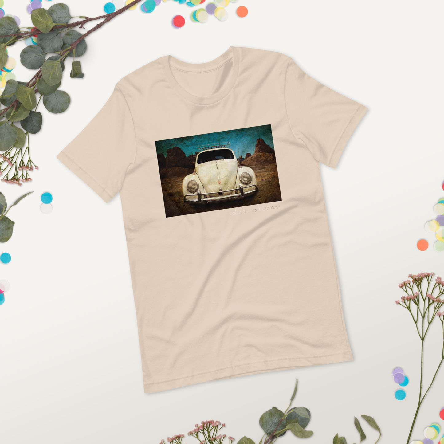 VW Beetle In The Desert_Unisex t-shirt