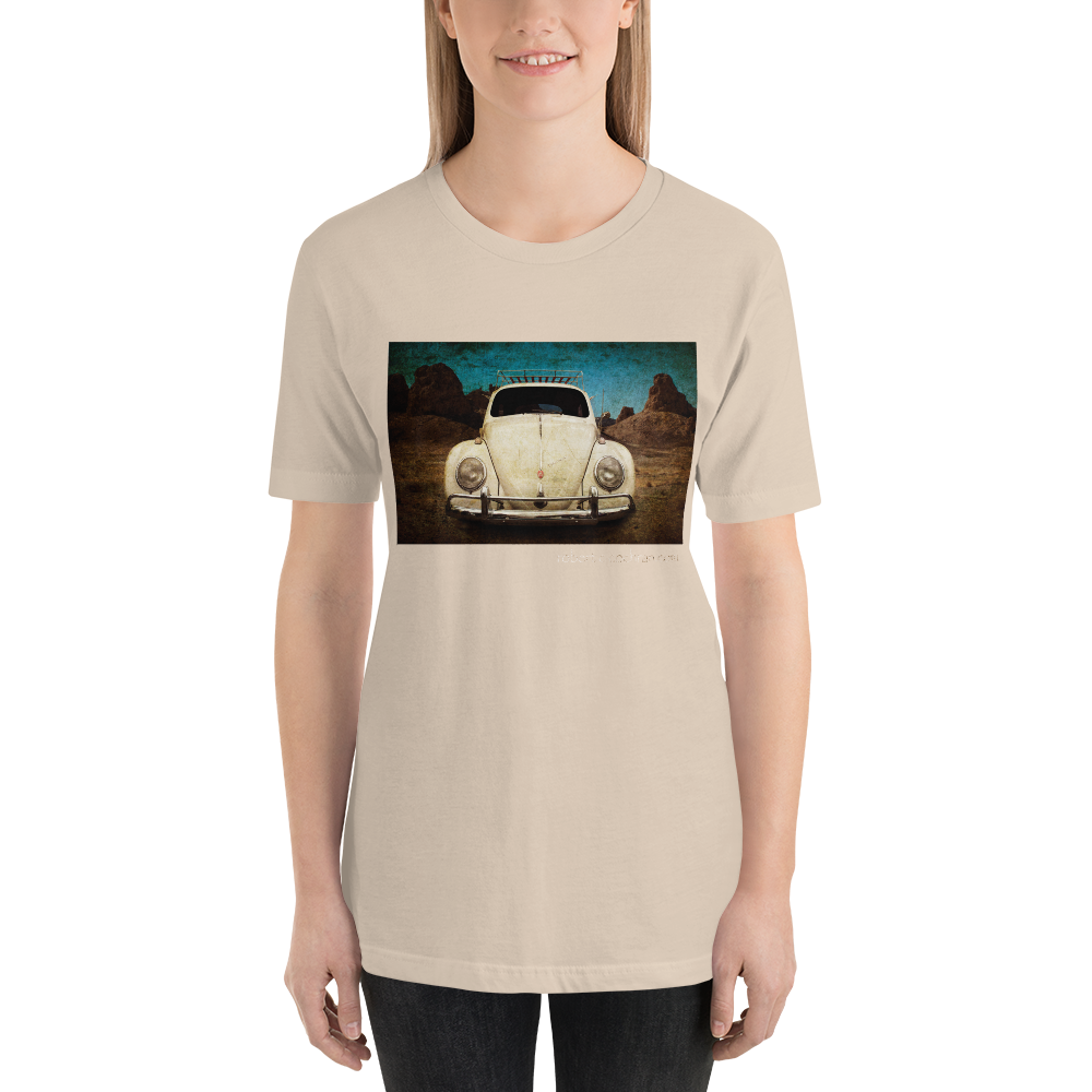 VW Beetle In The Desert_Unisex t-shirt